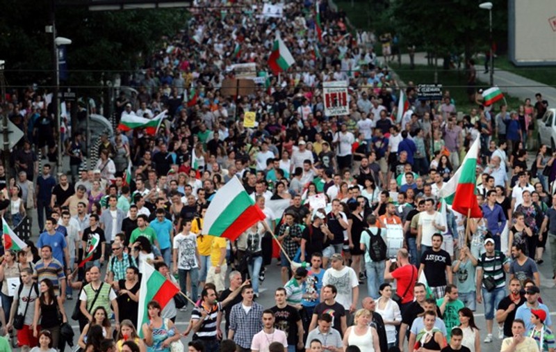 PROTESTE ÎN BULGARIA | Manifestanţii cer demisia Guvernului