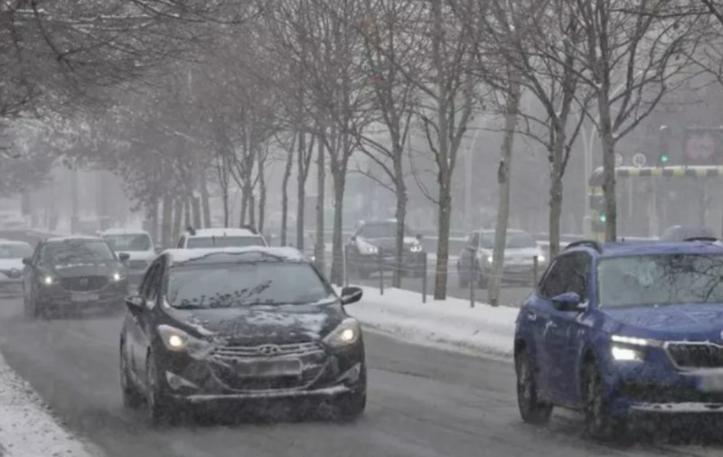 Șoferii din București riscă amenzi și de 4.050 de lei, dacă nu respectă aceste reguli când ninge