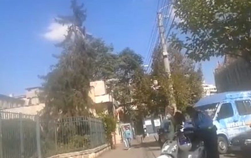 S-A ÎNTÂMPLAT ÎN ROMÂNIA. Şofer RECALCITRANT, doborât şi ÎNCĂTUŞAT DE POLIŢIŞTI. A fost PE DREPT sau ABUZ? | VIDEO