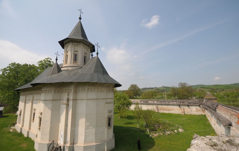 Mănăstirea Mera: Iconostas și jilț arhieresc, propuse spre clasare