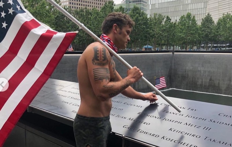 „Doamnelor și domnilor, noul secretar de stat al Apărării”. Pete Hegseth, pozat în șort de baie, înainte să se arunce în râul Hudson