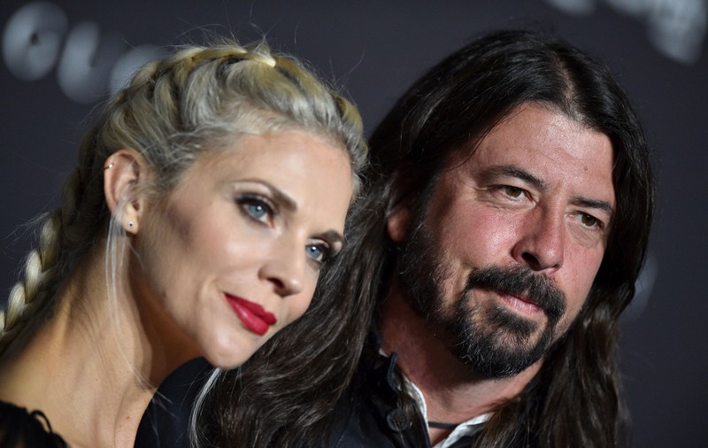 Dave Grohl și-a înșelat soția și recunoaște că are un copil în afara căsniciei: „Fac tot ce pot pentru a recâștiga încrederea”