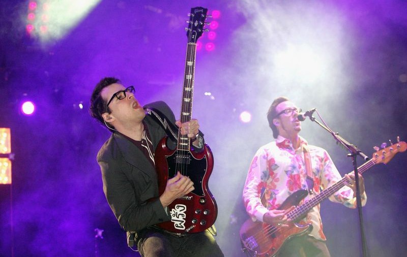 Solistul trupei Weezer, implicat într-un accident rutier