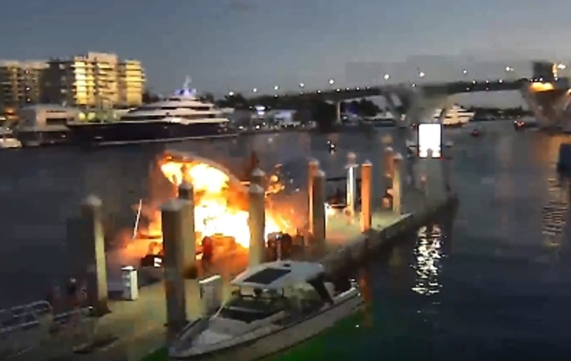 Momentul în care un iaht explodează în portul din Fort Lauderdale. Un om a murit, alți 5 au fost răniți