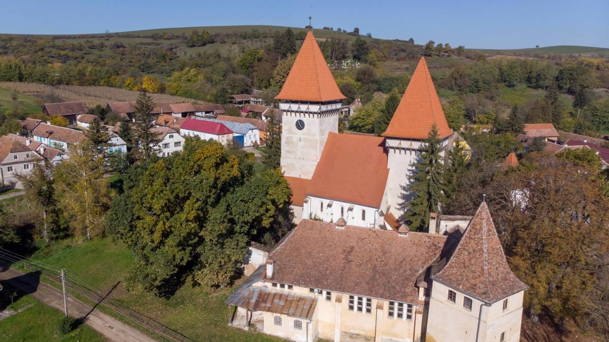 Biserica fortificată din Dealul Frumos, satul care a fost considerat centrul României