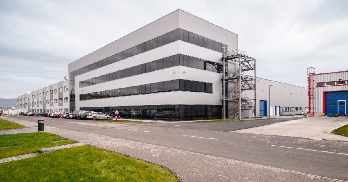 Noua clădire de producție pentru tehnologia de flux a Emerson Process Management din Cluj-Napoca, România.