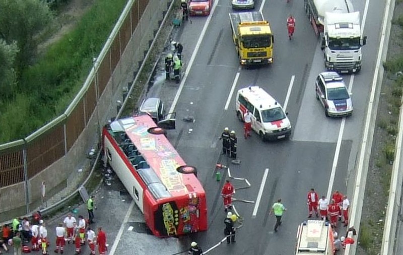 14 români răniţi într-un accident, în Ungaria