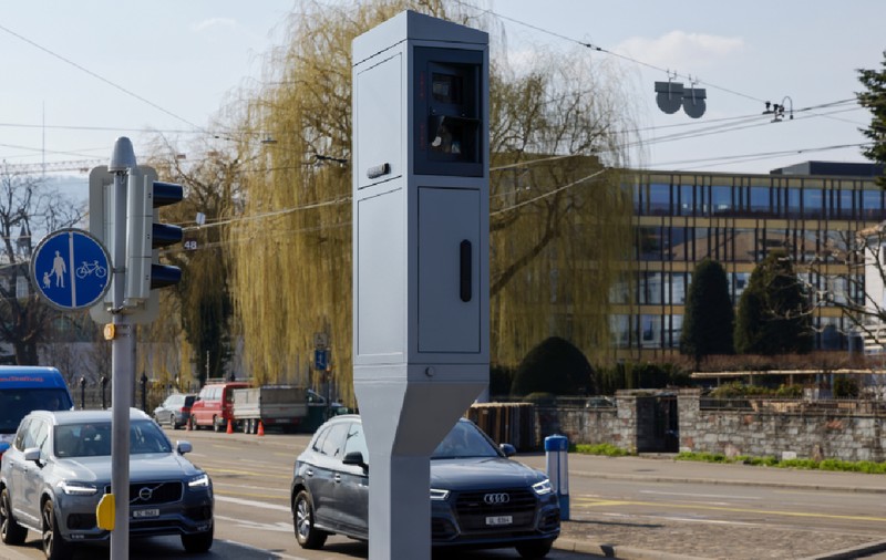 Trotinetist prins că a depășit viteza cu 1 km/h și obligat să plătească 7.000 de euro, în Elveția