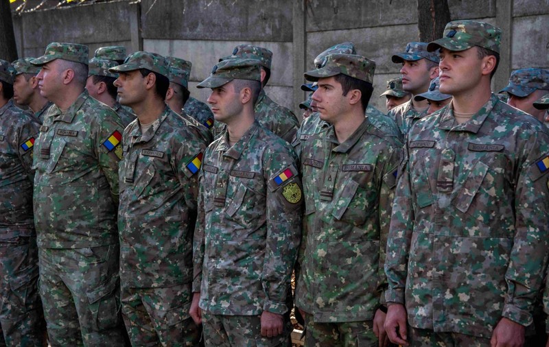 Jumătate din români nu cred ca armata ar rezista 48 de ore, în caz de atac, până la sosirea ajutorului NATO