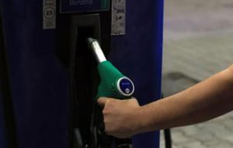 Țara în care șoferii fac coadă pentru benzină la 8,95 lei litrul