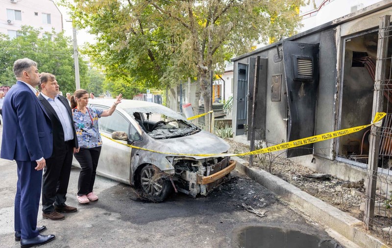 „Ăsta e sistemul public”. Ciolacu și Rafila, declarații din curtea Spitalului Nicolae Robănescu despre incendiul provocat de un transformator „nou și în garanție”