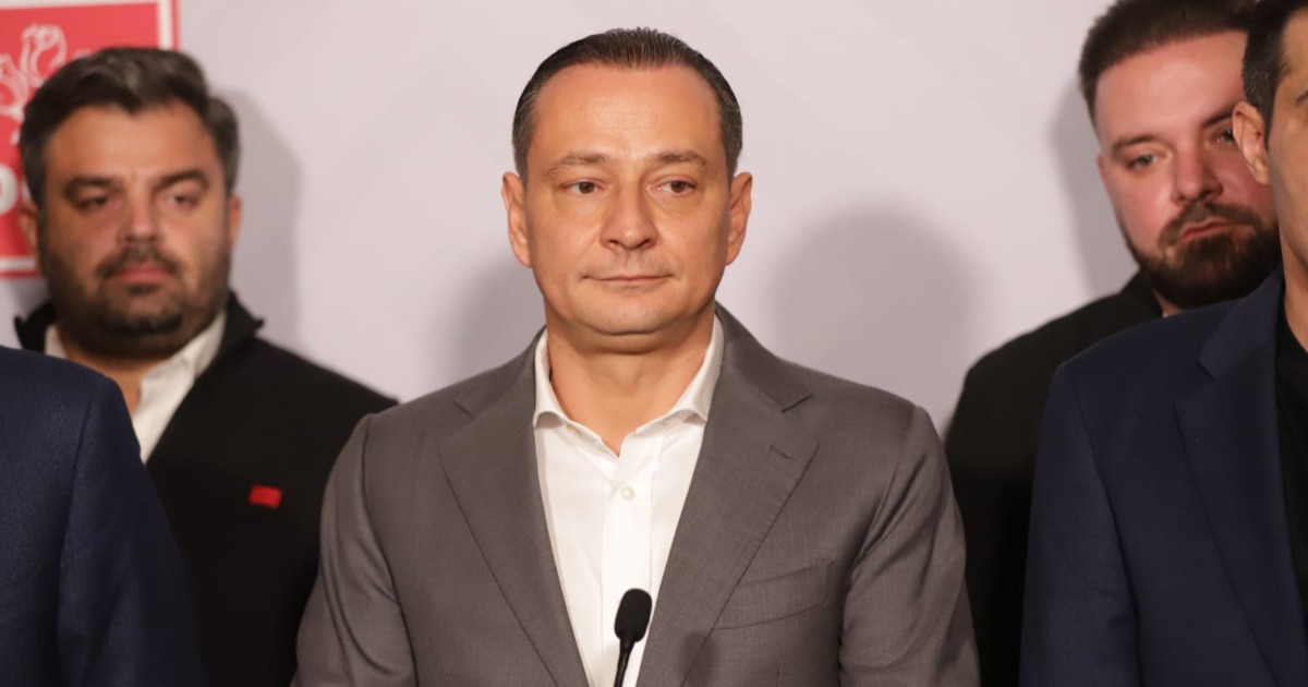 Daniel Băluță, la alegerile pentru Primăria București, în timpul declarațiilor de presă făcute în fața sediului PSD
