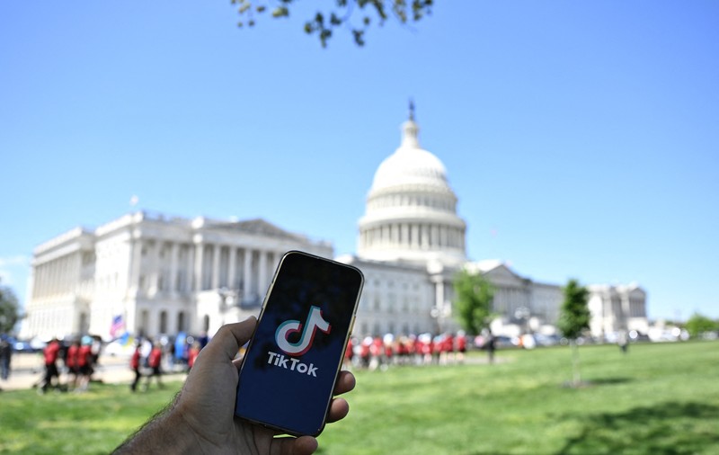 Senatul american a adoptat proiectul de lege privind vânzarea sau interzicerea TikTok în SUA. Ce urmează pentru aplicația chineză