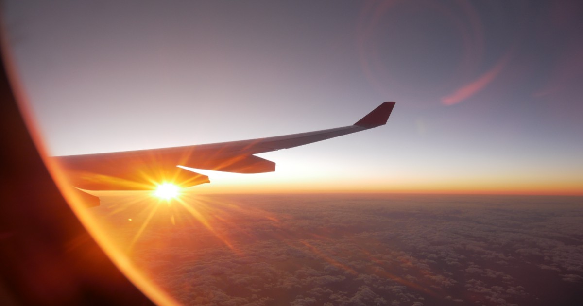 Un răsărit văzut din avion