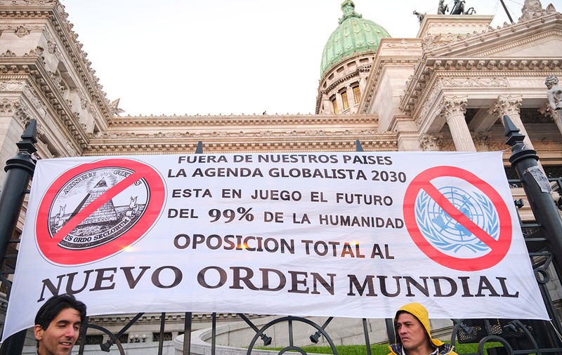 Atât s-a putut! Noua ordine mondială și pigmeii „suveranismului” din Europa de Est
