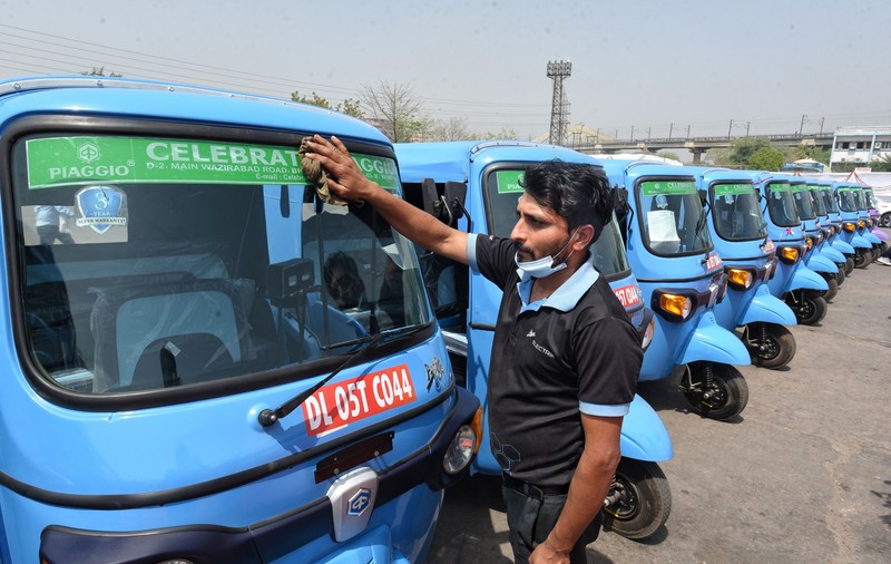 Viteza cu care crește industria mopedelor și ricșelor electrice made in India. Cum arată vehiculele de doar 1.000 de dolari