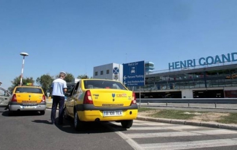 RAZIE ÎN AEROPORTURI. Taximetriştii care PĂCĂLEAU TURIŞTII au fost AMENDAŢI