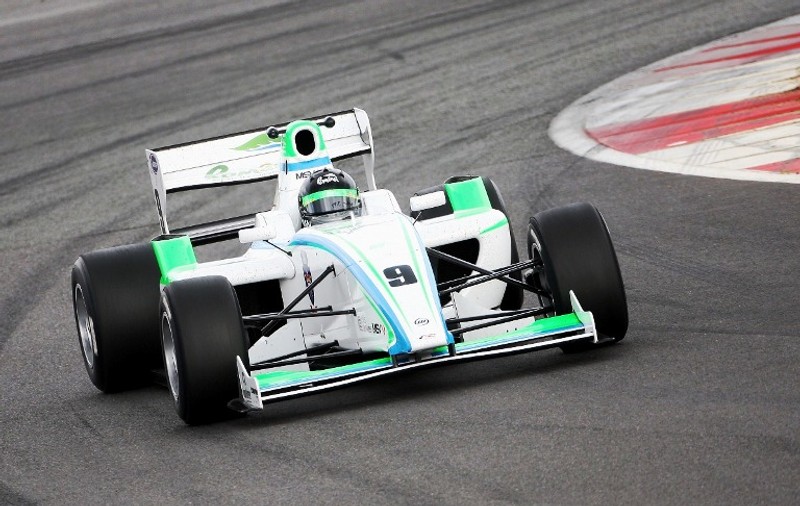 Pilotul român Mihai Marinescu participă la cursa de Formula 2 pe circuitul Spa Francorchamps
