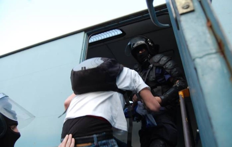 Jandarmii vor sta pe întuneric la serviciu şi acasă!
