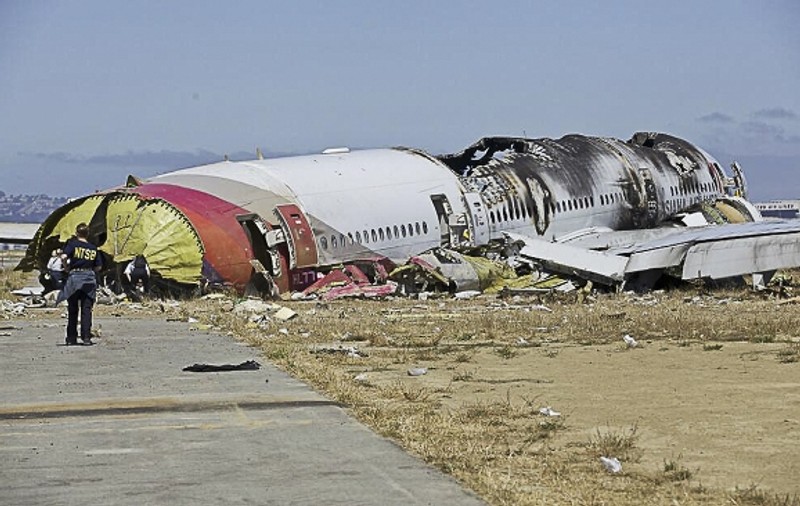 Pasagerii avionului care a luat foc la San Francisco, victimele unui ÎNCEPĂTOR pe BOEING 777