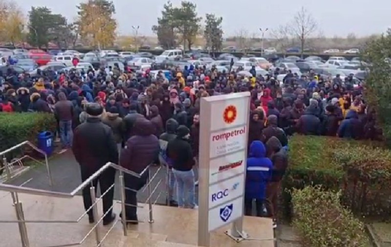 Protestul de la Petromidia s-a încheiat. Angajații au obținut o creștere salarială de 1.500 de lei, de la 1 martie