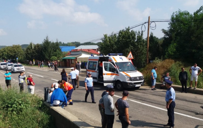11 persoane au fost rănite în urma coliziunii unui microbuz cu o autoutilitară, la Iași