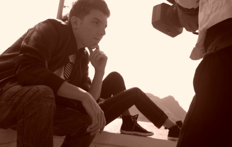 Video | Mike lansează videoclipul piesei "Save Me"