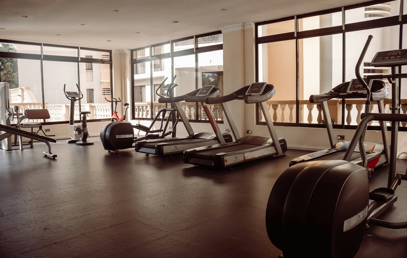 Sala de fitness a hotelului - tot mai căutată și în România. Cum o amenajezi corect și ce benzi de alergat sunt recomandate în 2026