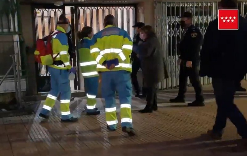 Doi frați români de 8 și 10 ani au rămas orfani în seara de Anul Nou, tatăl le-a ucis mama, apoi s-a sinucis, cu ei de față, în Spania