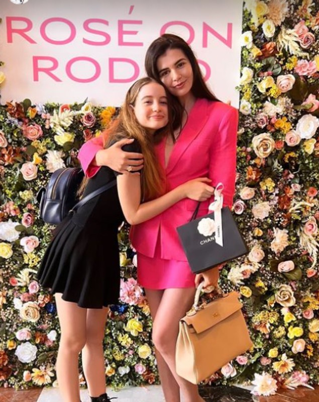Imagine rară cu Monica Gabor, fiica ei și fiul lui Mr. Pink. Mesajul neașteptat transmis de vedetă