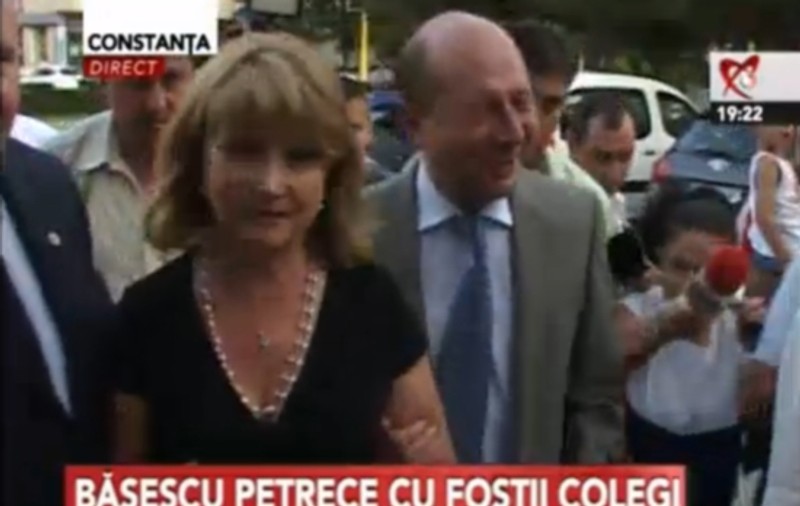 Traian Băsescu, ÎN SFÂRŞIT ÎN PUBLIC! Vezi PRIMELE CUVINTE pe care le-a rostit de când a aflat că se întoarce la Cotroceni