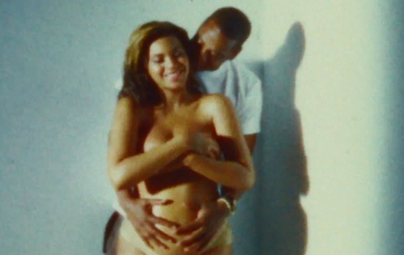 ŞOC! Beyonce, goală în timpul sarcinii. Imagini care nu au mai fost văzute niciodată de fanii cântăreţei | VIDEO