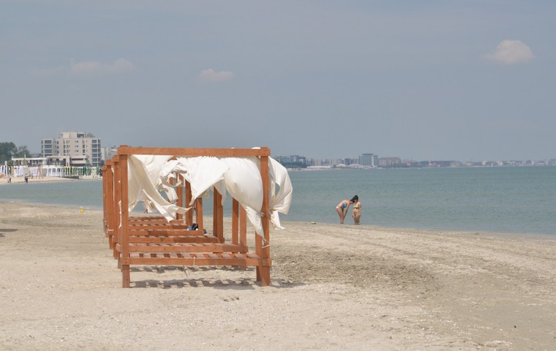 Două hoteluri din Mamaia, închise în plin sezon din cauza mizeriei din camere