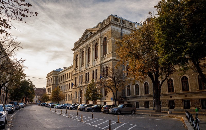 Reacția Universității Babeș-Bolyai din Cluj, după investigația jurnalistică privind cărțile copiate de Adrian Ivan, rectorul Academiei SRI: „Ne autosesizăm”