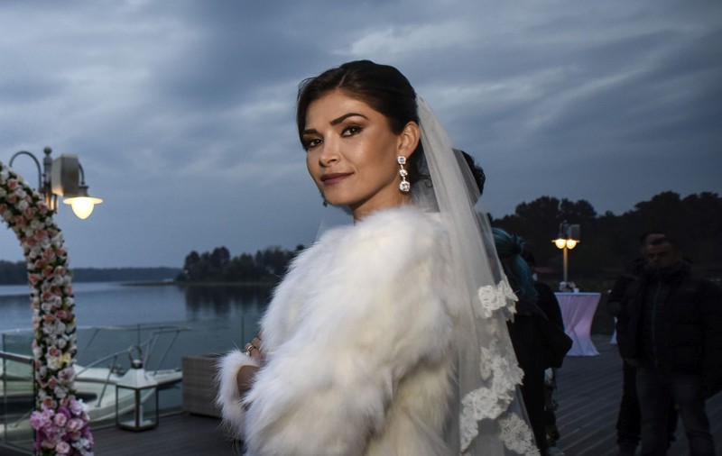 Alina Pușcaș a îmbrăcat din nou rochia de mireasă. Ce apariție