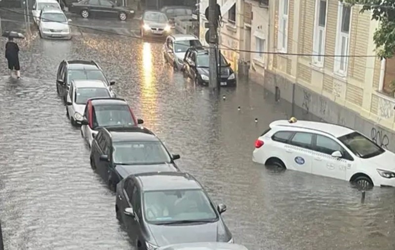 Bilanțul furtunii care a făcut ravagii la Cluj-Napoca: Zeci de străzi inundate și copaci căzuți