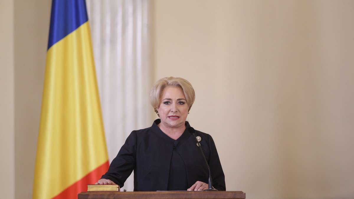 Premierul Viorica Dăncilă a fost prezentă, astăzi, la bilanțul Poliției Române pe anul 2017 și le-a cerut, oamenilor legii să intensifice acțiunile de combatere a traficului de persoane și cele pentru combaterea violenței. Totodată, prim-ministrul le-a solicitat polițiștilor să nu se implice în lupte politice.