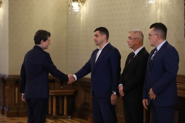 Președintele Nicușor Dan a primit delegația AUR la Palatul Cotroceni, în cadrul consultărilor pentru desemnarea noului premier. Sursă foto: Dumitru Angelescu