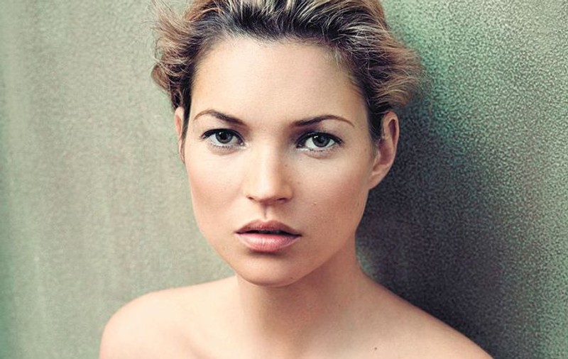 Kate Moss îşi va crea singură rochia de mireasă