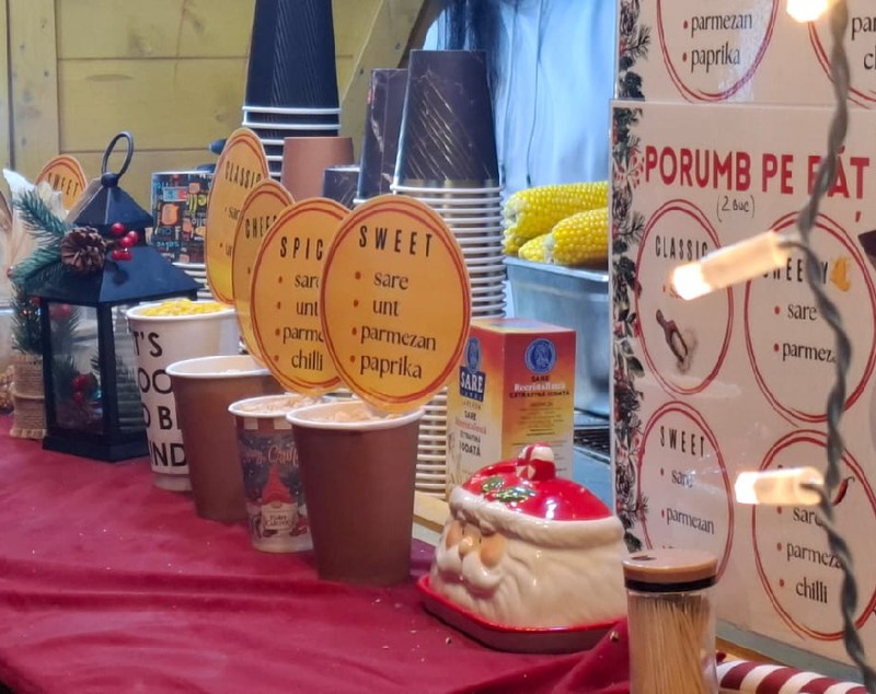 Cât costă un pahar cu boabe fierbinți de porumb la Târgul de Crăciun din Pitești