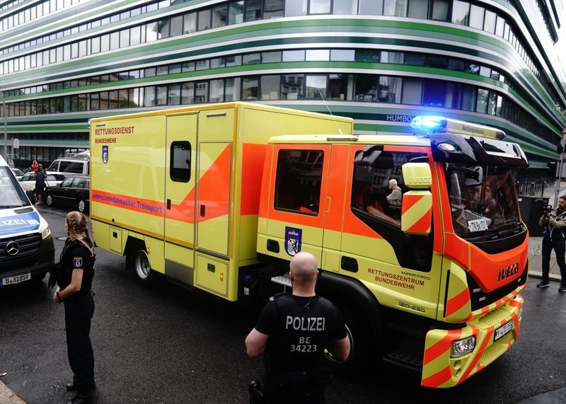 Transportatorul de Terapie Intensivă care l-a adus pe Alexei Navalnîi la spitalul Charite din Berlin. Foto: Hepta
