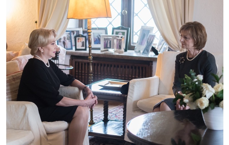 UPDATE. Premierul Viorica Dăncilă, prânz de lucru, cu familia regală, la Palatul Elisabeta; Casa Regală se va implica în promovarea României în afară