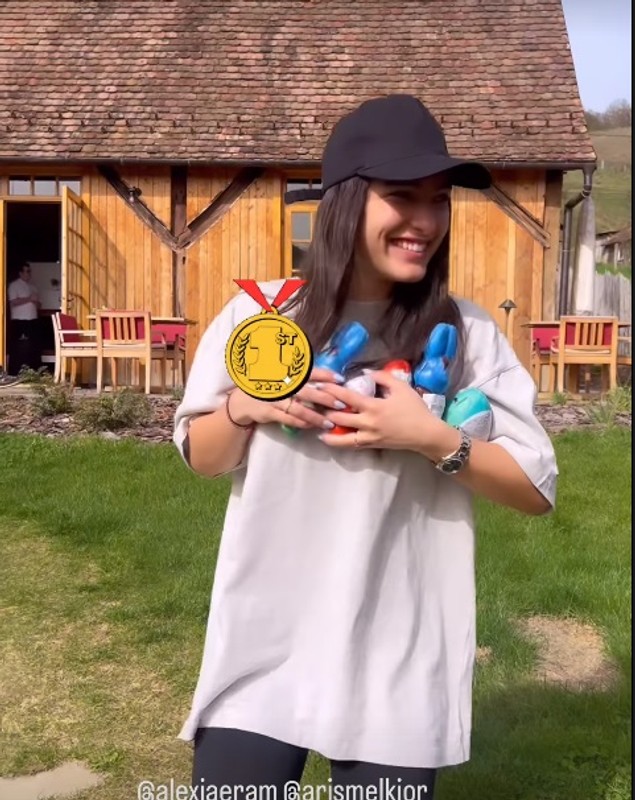 Cum petrece Andreea Esca Paștele Catolic. Prezentatoarea le-a făcut copiilor ei o surpriză de dimineață