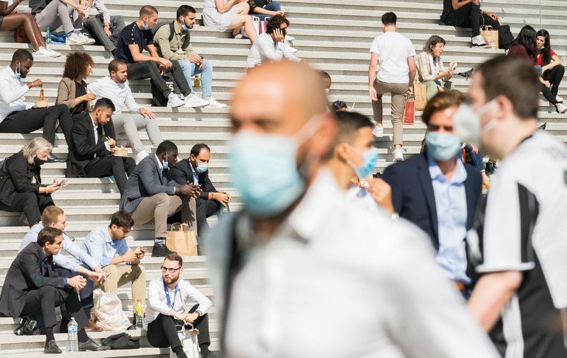Record de cazuri noi de COVID în Franța: peste 30.000 în 24 de ore