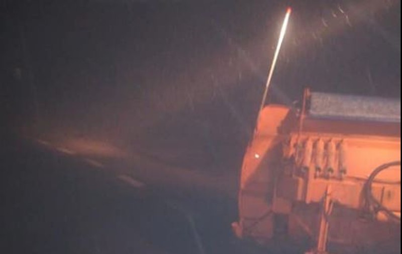 Ninge în județul Neamț! Se intervine cu material antiderapant pe DN 15B