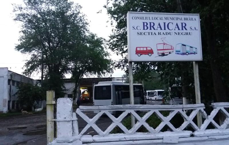 Un angajat al societății de transport în comun din Brăila a murit lovit de o roată. Încerca să repare mașina de depanare pe care lucra