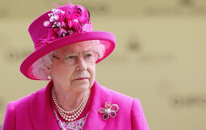 Regina trebuie să se gândească bine înainte de a decide cine o va urma la tron. Ce cred britanicii