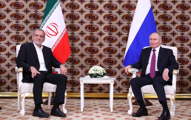 Iranul a trimis în Rusia doi sateliți de producție locală pentru a fi lansați în spațiu
