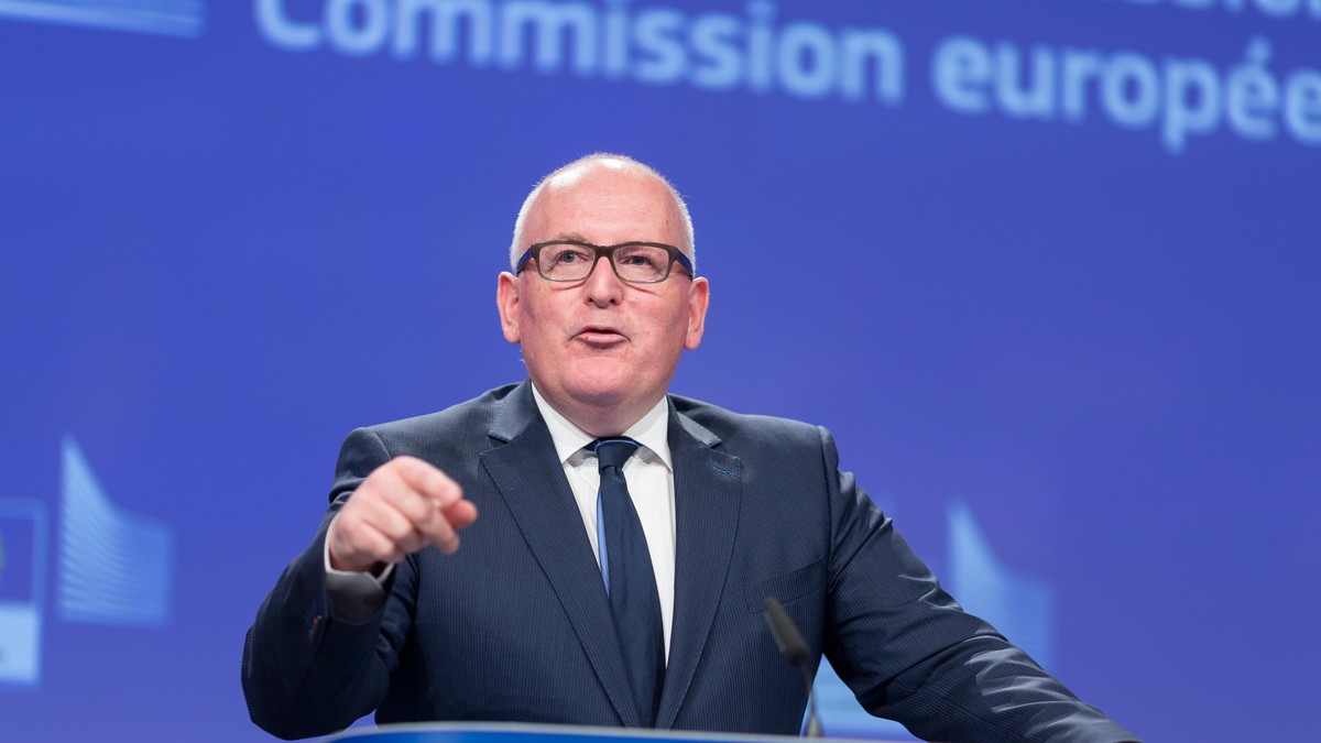 Cine este Frans Timmermans