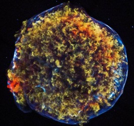 Supernova Tycho, așa cum a fost surprinsă de observatorul Chandra în 2014. Imaginile actuale arată un alt spectru de culori